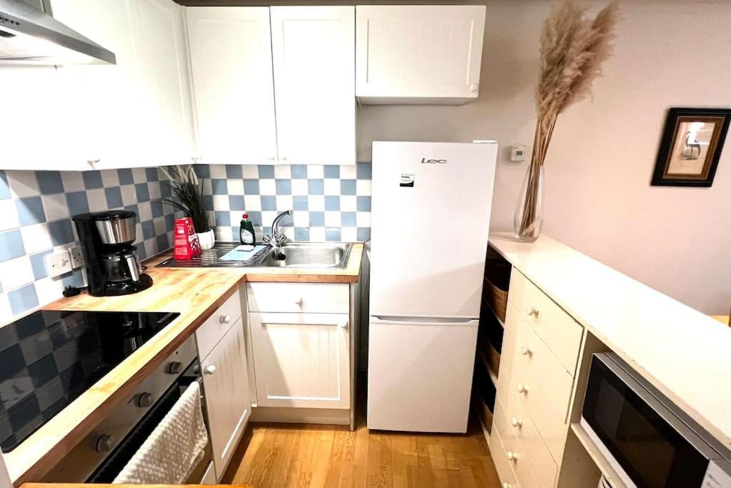 Cozy 3 Bed Flat Near To Station Appartamento *