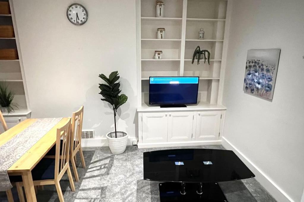 Appartamento Cozy 3 Bed Flat Near To Station Londra